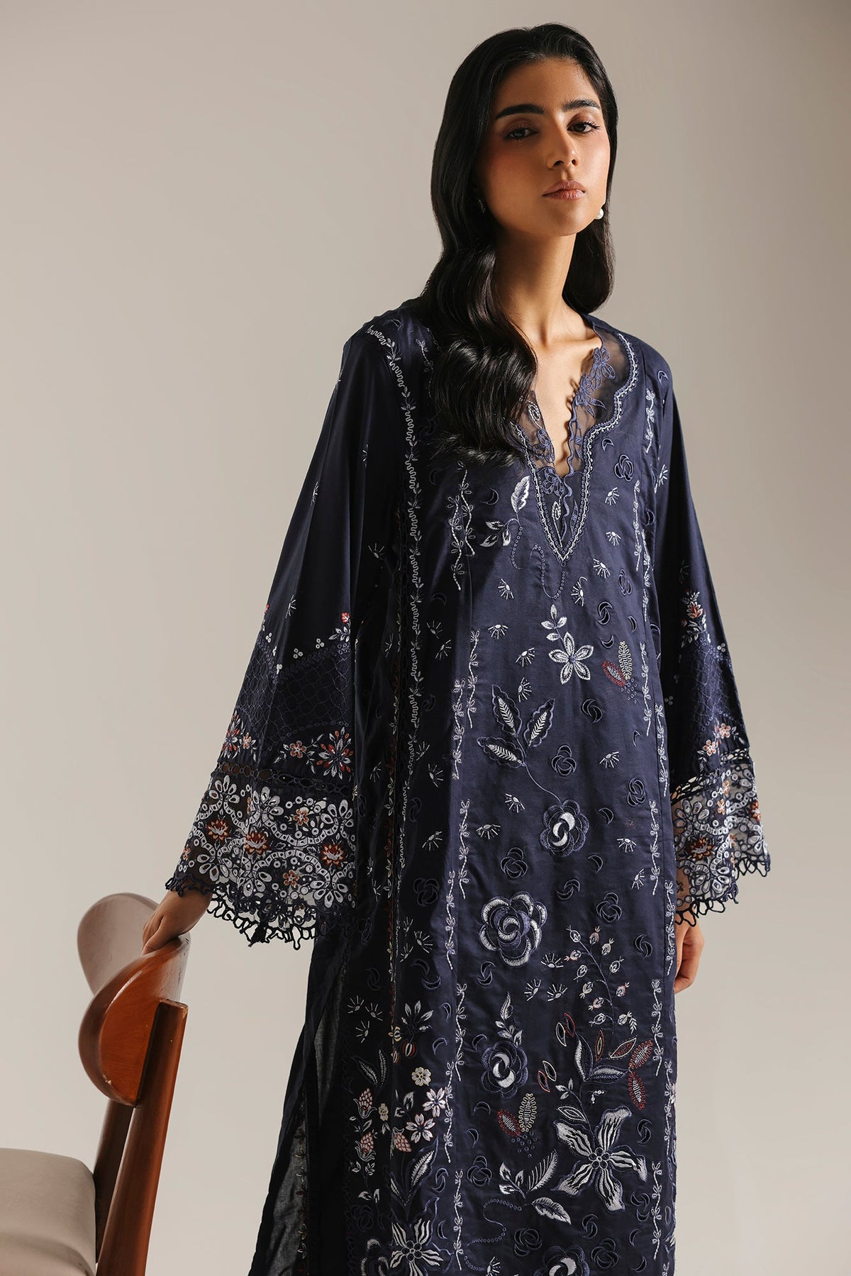 EMBROIDERED SUIT (E4612/103/618)