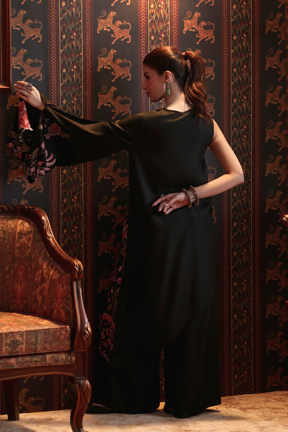 EMBROIDERED SUIT (E4832-103-901)